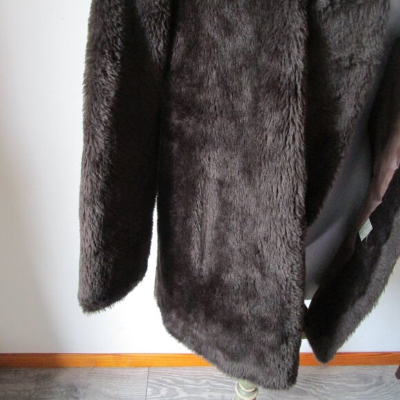 Faux fur coat, synthetic material. Large size, easy care. NPC Fashions - Picture 11 of 11